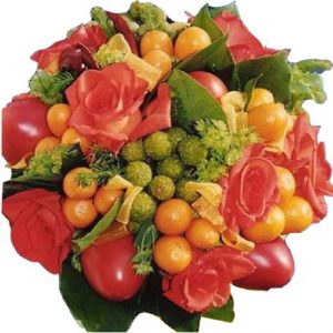 Votre bouquet de mariée composé de roses oranges et fruits de saison.